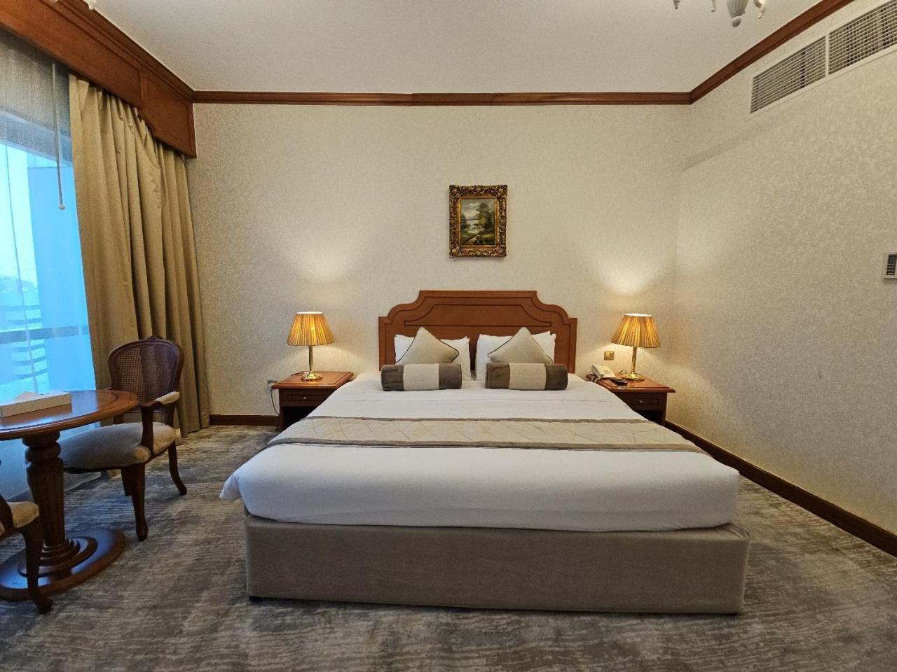 Royal Concorde Hotel & Suite Dubai Exterior photo